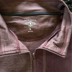 G.H.Bass and Co. men’s long sleeve pullover
Maroon color
Size L